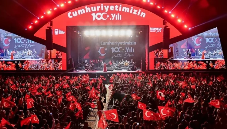 CUMHURİYET’İN 100. YILI MEYDANLARDAKİ COŞKULU KONSERLERLE KUTLANDI