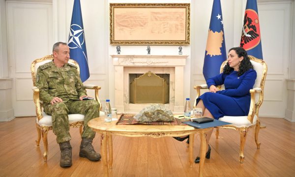 CUMHURBAŞKANI OSMANİ, KFOR KOMUTANI TÜMGENERAL ULUTAŞ’I KABUL ETTİ