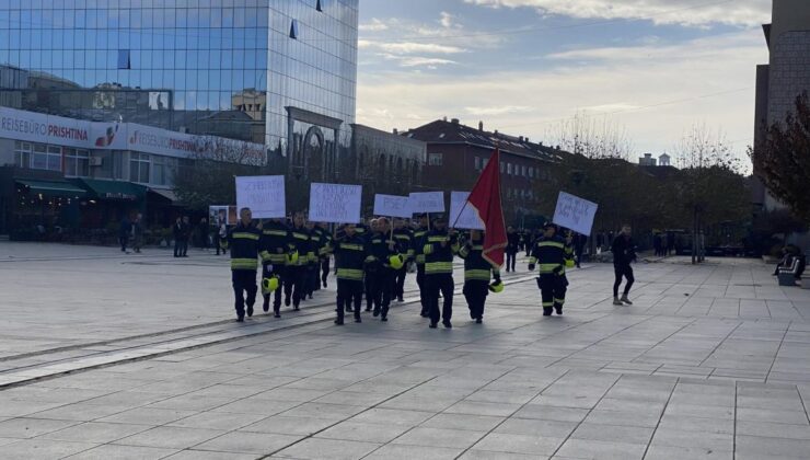 İTFAİYECİLER PROTESTO EYLEMİ DÜZENLEDİ