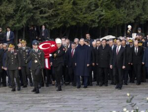 TÜRKİYE’DE DEVLET ERKANI ANITKABİR’DE ATA’NIN HUZURUNA ÇIKTI