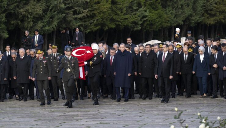 TÜRKİYE’DE DEVLET ERKANI ANITKABİR’DE ATA’NIN HUZURUNA ÇIKTI