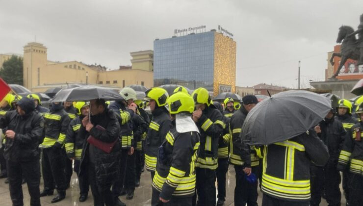 İTFAİYECİLER YİNE PROTESTO DÜZENLEDİ