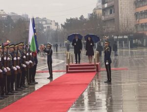 KOSOVA’YA GELEN BULGAR DEVLET BAŞKANI RADEV’E DEVLET KARŞILAMA TÖRENİ