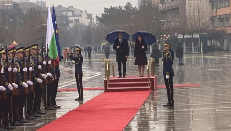 KOSOVA’YA GELEN BULGAR DEVLET BAŞKANI RADEV’E DEVLET KARŞILAMA TÖRENİ