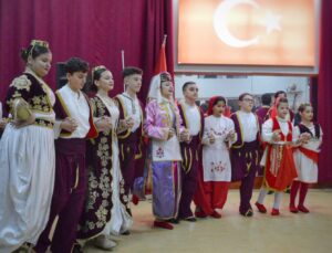 “GERÇEK” DERNEĞİ’NİN B TAKIMI FOLKLOR EKİBİ KONSERE HAZIR