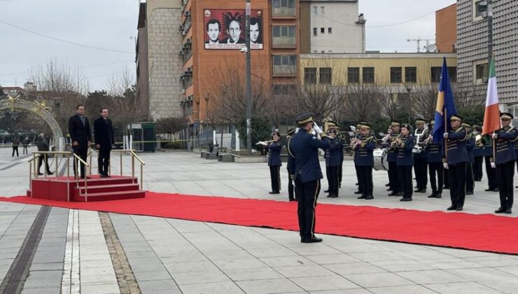 KURTİ, İRLANDA BAŞBAKANINI DEVLET TÖRENİYLE KARŞILADI