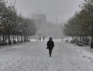 PRİŞTİNE’DE KAR YAĞIŞI YOĞUNLAŞTI