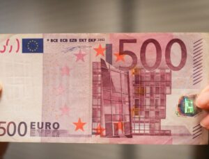 PRİŞTİNE’DE 500 EURO’LUK SAHTE BANKNOT ELE GEÇİRİLDİ