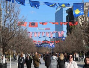 MEYDANLARA BAĞIMSIZLIK GÜNÜ SÜSLEMELERİ