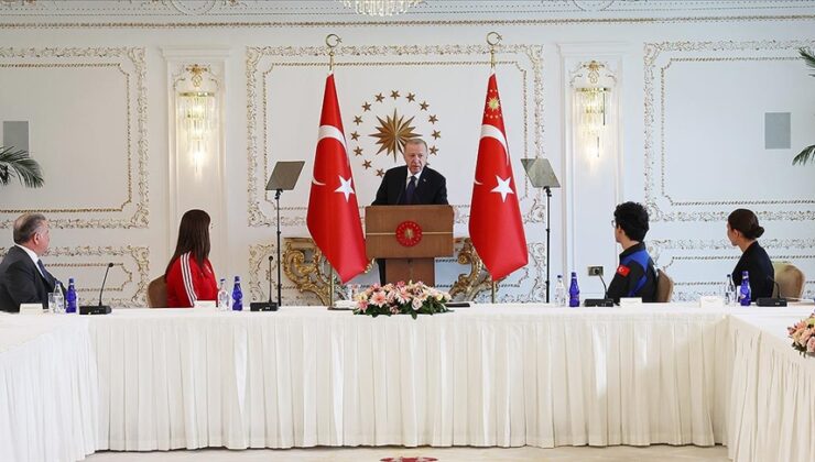 ERDOĞAN: 19 MAYIS, ESARETE KARŞI ÖZGÜRLÜĞÜN SEMBOLÜ OLMUŞTUR