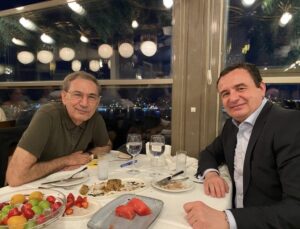 KURTİ’NİN HAYALİ GERÇEK OLDU: ORHAN PAMUK İLE BİRARAYA GELDİ