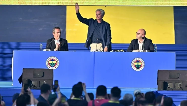 JOSE MOURİNHO, FENERBAHÇE’YE İMZAYI ATTI