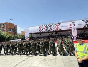 KOSOVA GÜVENLİK GÜCÜ VE POLİS BİRİMLERİNDEN GEÇİT TÖRENİ