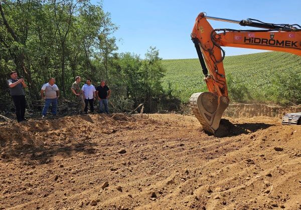 MAMUŞA’DA TÜRK ASKERİNDEN YOL YAPIMI