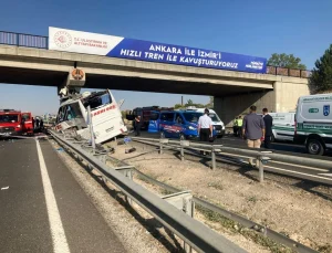 ANKARA’DA OTOBÜS ÜST GEÇİDİN AYAĞINA ÇARPTI: 9 CAN KAYBI