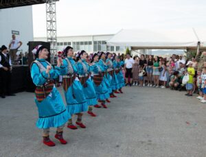 “GERÇEK” DERNEĞİ FOLKLORCULARI KFOR ASKERLERİNİ MEST ETTİ