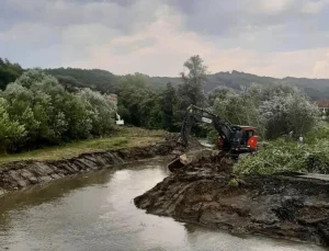 KOSOVA’DA DERE YATAKLARININ TEMİZLENMESİ ÇALIŞMASI BAŞLADI