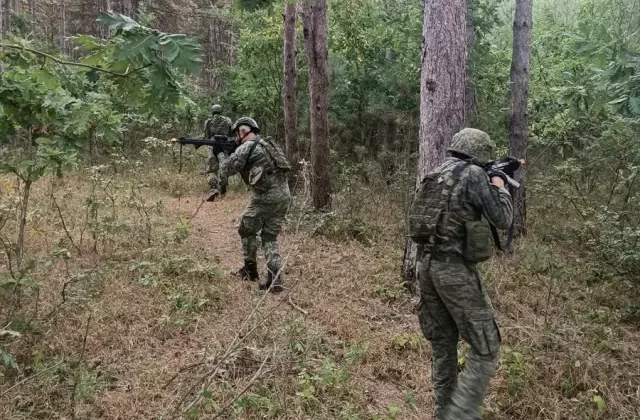 KOSOVA’DA GÖREV YAPAN TÜRK ASKERLERİNDEN FSK’YA MUHAREBE EĞİTİMİ