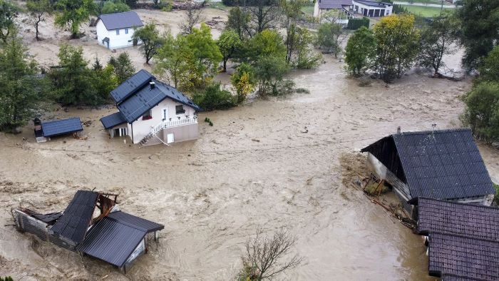 BOSNA HERSEK’TE SEL FELAKETİ: BAZI ŞEHİRLERE ERİŞİM TAMAMEN KAPANDI