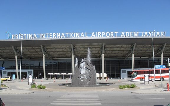 PRİŞTİNE HAVALİMANINDA BİR TÜRK VATANDAŞI GÖZALTINA ALINDI