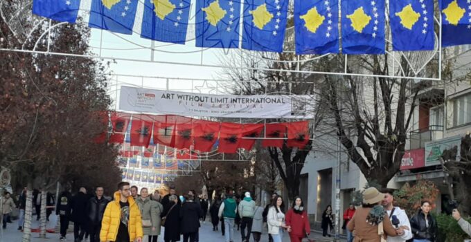 “BAYRAK GÜNÜ” GECE GEÇ SAATLERE KADAR COŞKUYLA KUTLANDI