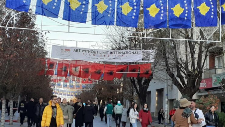 “BAYRAK GÜNÜ” GECE GEÇ SAATLERE KADAR COŞKUYLA KUTLANDI