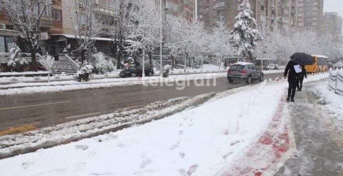 KAR YAĞIŞININ ARDINDAN POLİS, SÜRÜCÜLERE DİKKATLİ OLUN ÇAĞRISI YAPTI