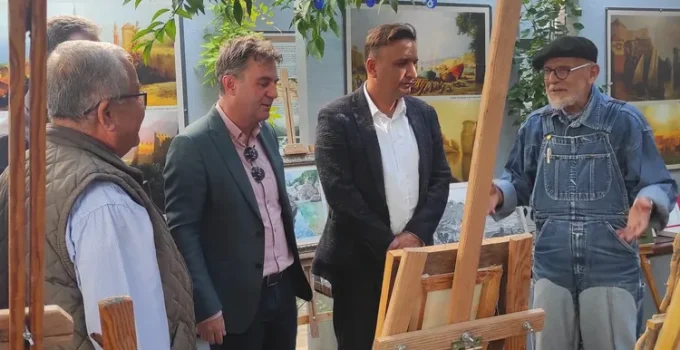 KOSOVALI RESSAM İSMET BÖLÜKEMİNİ’NİN KEMER’DE SERGİSİ AÇILDI