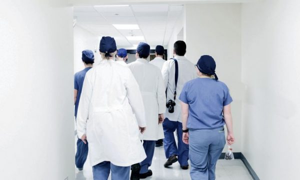 KOSOVA’YA DÖNEN DOKTOR SAYISI, AYRILANLARDAN DAHA FAZLA