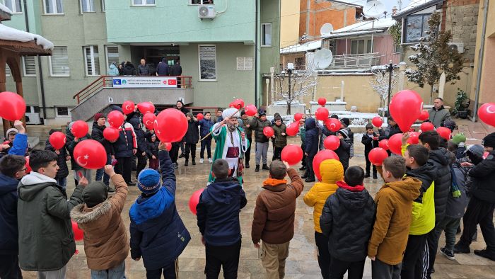 NASREDDİN HOCA KOSOVALI ÇOCUKLARLA BULUŞTU