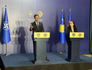 RUTTE’DEN KOSOVA VE SIRBİSTAN’A “GEREKLİ TAVİZLERİ VERİN” ÇAĞRISI