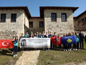 KOSOVA MAARİF ÖĞRENCİLERİNDEN ÇANAKKALE ZAFERİ İÇİN ANLAMLI ETKİNLİK